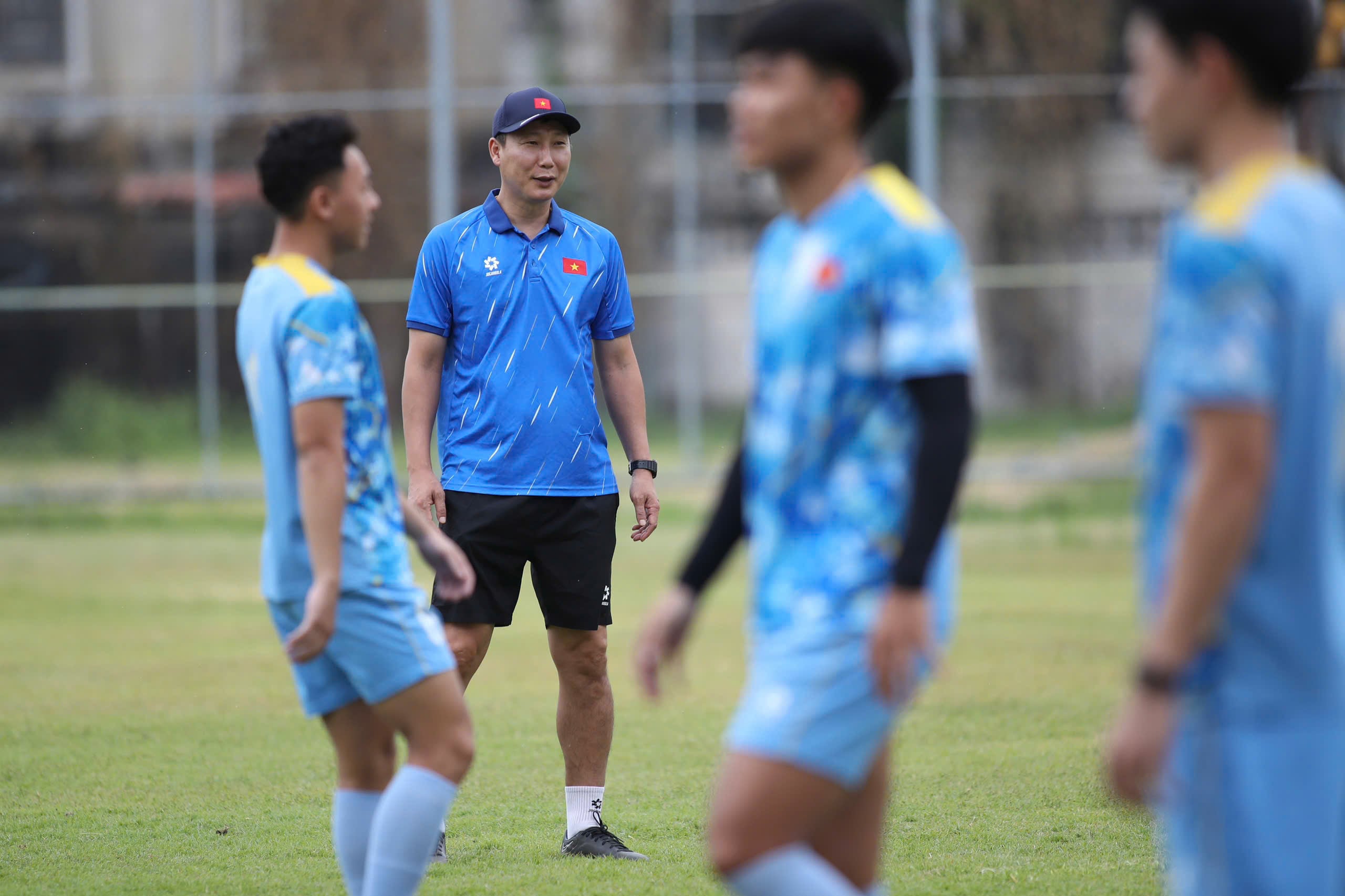 Hai sắc thái đối lập ở U.23 Việt Nam, thủ môn 1,91 m phô diễn kỹ năng đẳng cấp- Ảnh 4.