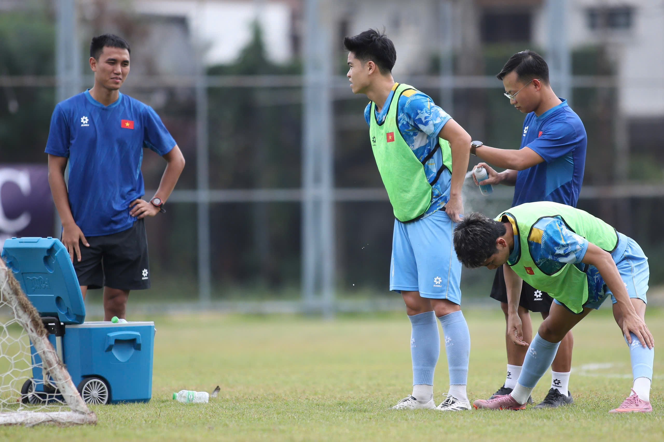 Hai sắc thái đối lập ở U.23 Việt Nam, thủ môn 1,91 m phô diễn kỹ năng đẳng cấp- Ảnh 7.