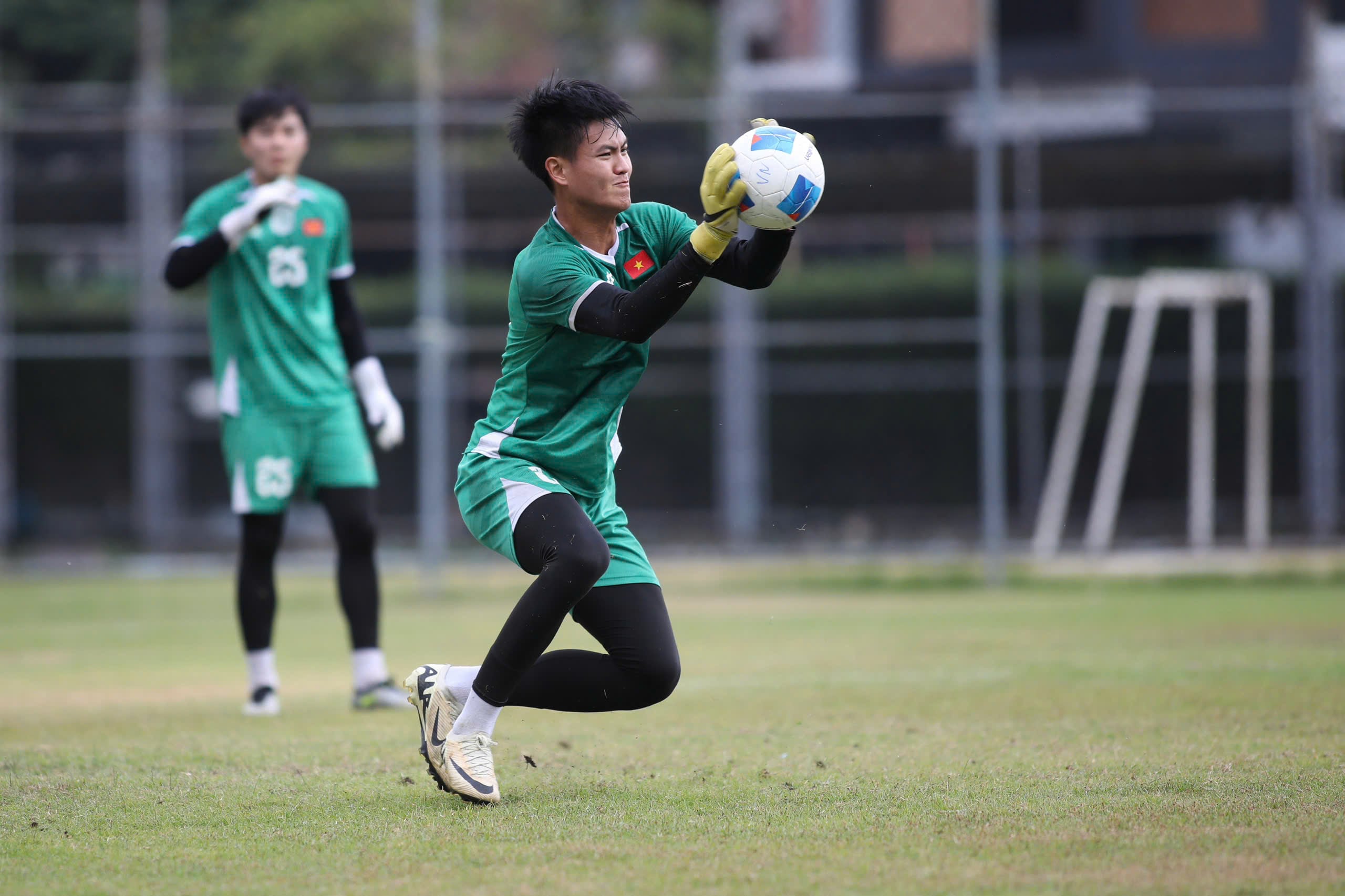 Hai sắc thái đối lập ở U.23 Việt Nam, thủ môn 1,91 m phô diễn kỹ năng đẳng cấp- Ảnh 8.