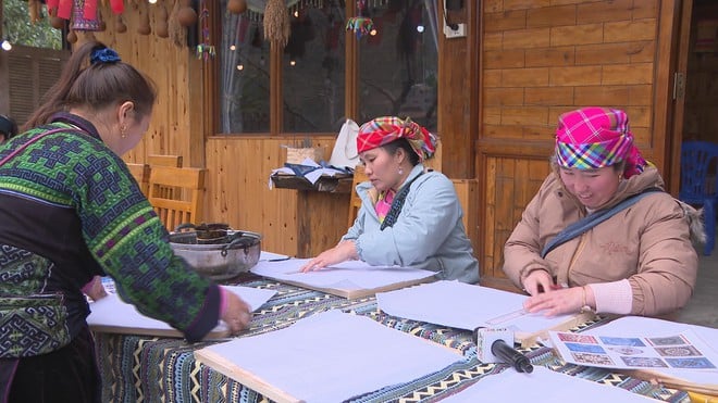 Phụ nữ vùng cao làm kinh tế từ thổ cẩm: Hành trình thoát nghèo từ đôi tay truyền thống - Ảnh 1.