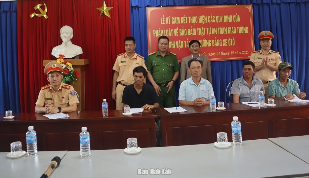 נהגים חתמו על התחייבות לציית לחוק הובלת מטענים.