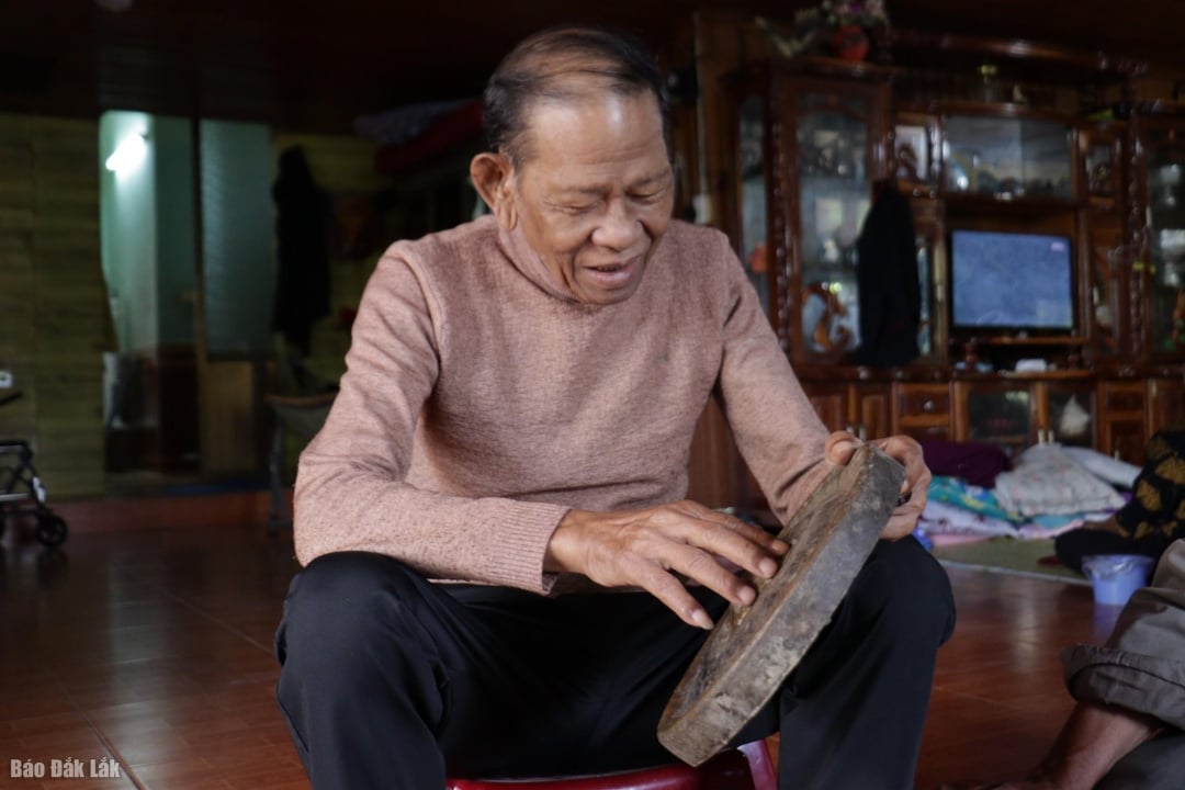 آقای Y Nhi - صاحب یک مجموعه گرانبها از گونگ های ملت