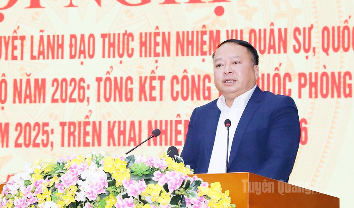 รองเลขาธิการคณะกรรมการพรรคประจำจังหวัด ประธานคณะกรรมการประชาชนจังหวัด นาย Phan Huy Ngoc กล่าวในการประชุม