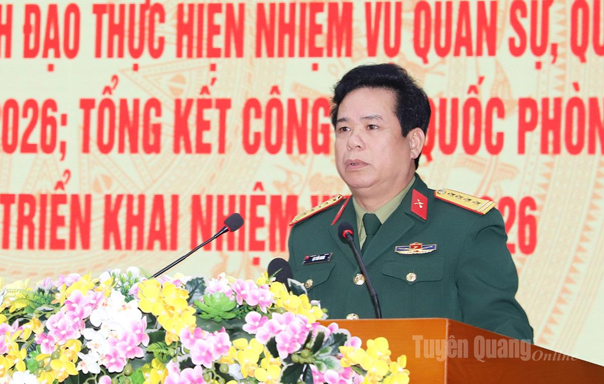 พันเอก ไหล เตี๊ยน ซาง สมาชิกคณะกรรมการประจำพรรคประจำจังหวัด ผู้บัญชาการกองบัญชาการทหารจังหวัด กล่าวสุนทรพจน์ในการประชุม