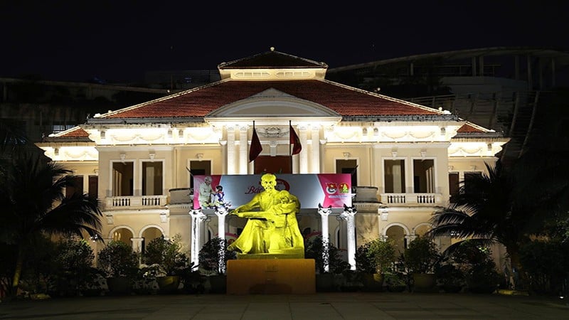 Ho Chi Minh Şehri Çocuk Evi'ndeki sanatsal aydınlatma sistemi.