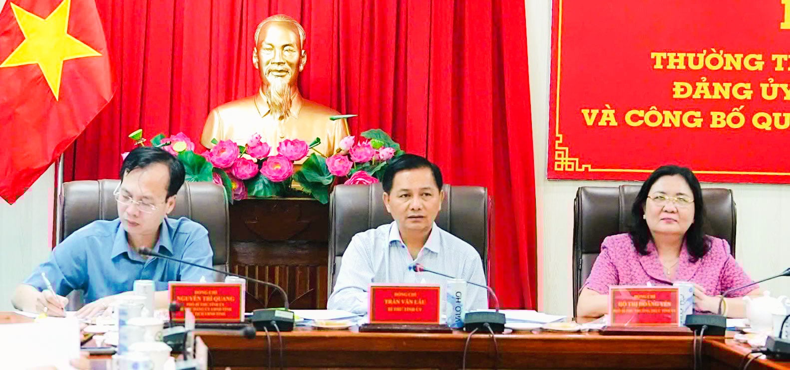 គណៈកម្មាធិការអចិន្ត្រៃយ៍នៃគណៈកម្មាធិការបក្សខេត្ត បានប្រជុំពិភាក្សាការងារជាមួយគណៈកម្មាធិការបក្សខេត្ត និងគណៈកម្មាធិការប្រជាជន។