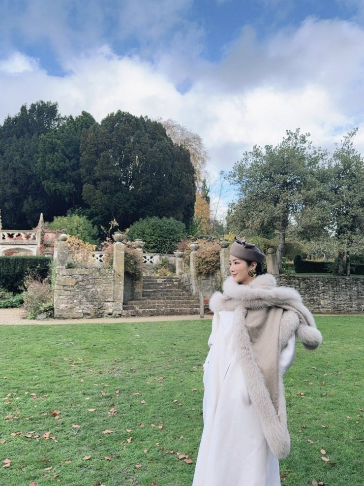 कैसल कॉम्बे में बायब्रुक धारा पर बना प्राचीन पत्थर का पुल।