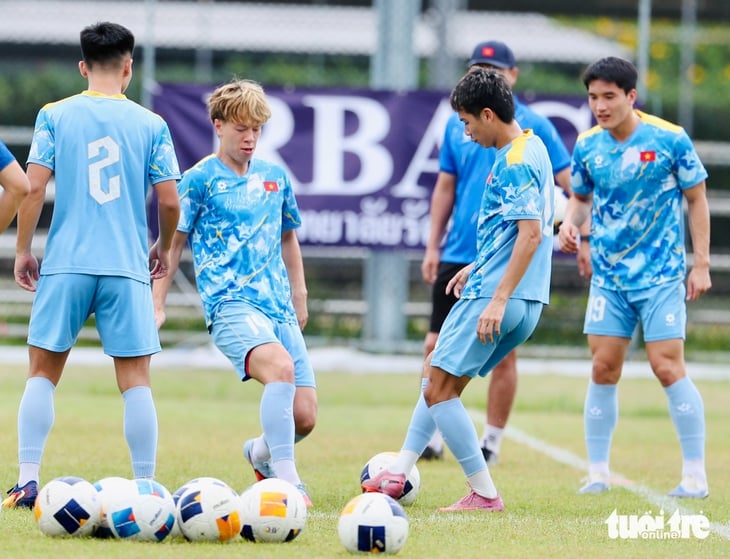 U22 Việt Nam: Nguyễn Xuân Bắc phải ở lại khách sạn dưỡng thương - Ảnh 5.