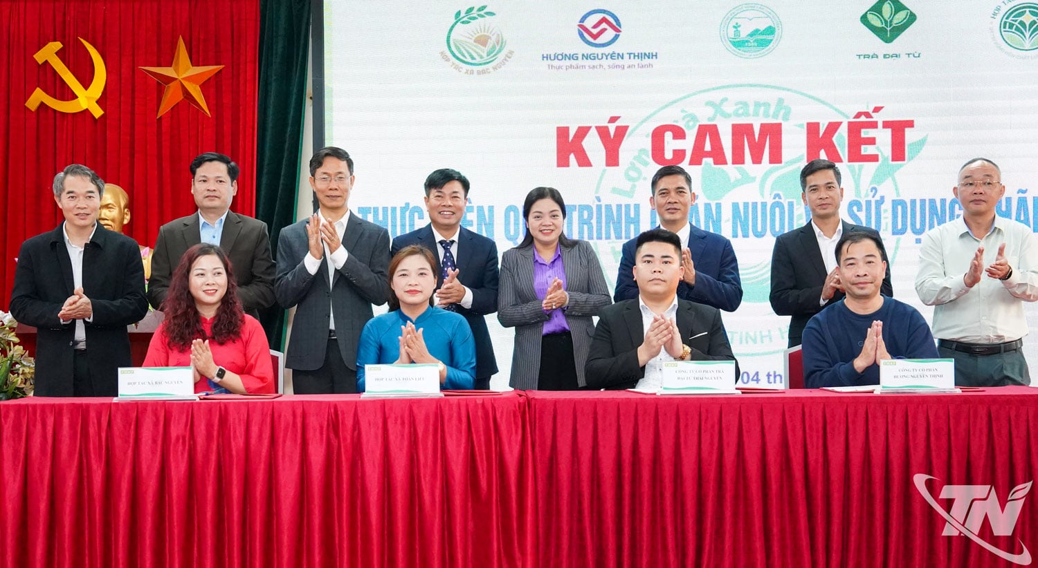 Menandatangani komitmen untuk melaksanakan Proses Pembiakan Ternakan dan menggunakan tanda dagangan antara 4 unit dan perusahaan termasuk: Koperasi Toan Lieu, Syarikat Saham Bersama Teh Dai Tu, Koperasi Produk Pertanian Bac Nguyen dan Syarikat Saham Bersama Huong Nguyen Thinh