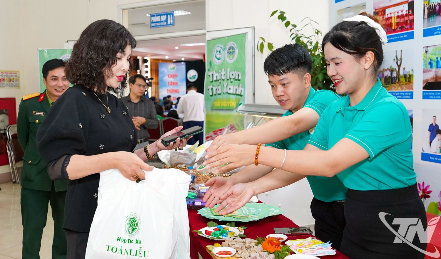 Produk Green Tea Pork - Intisari Thai Nguyen sangat menarik minat pengguna.