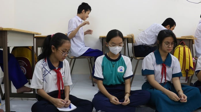 Xúc động đề thi 