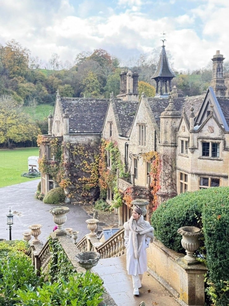 Eine ruhige Ecke mit typischer Steinhausarchitektur in Castle Combe.