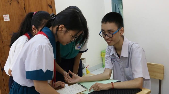 Xúc động đề thi 