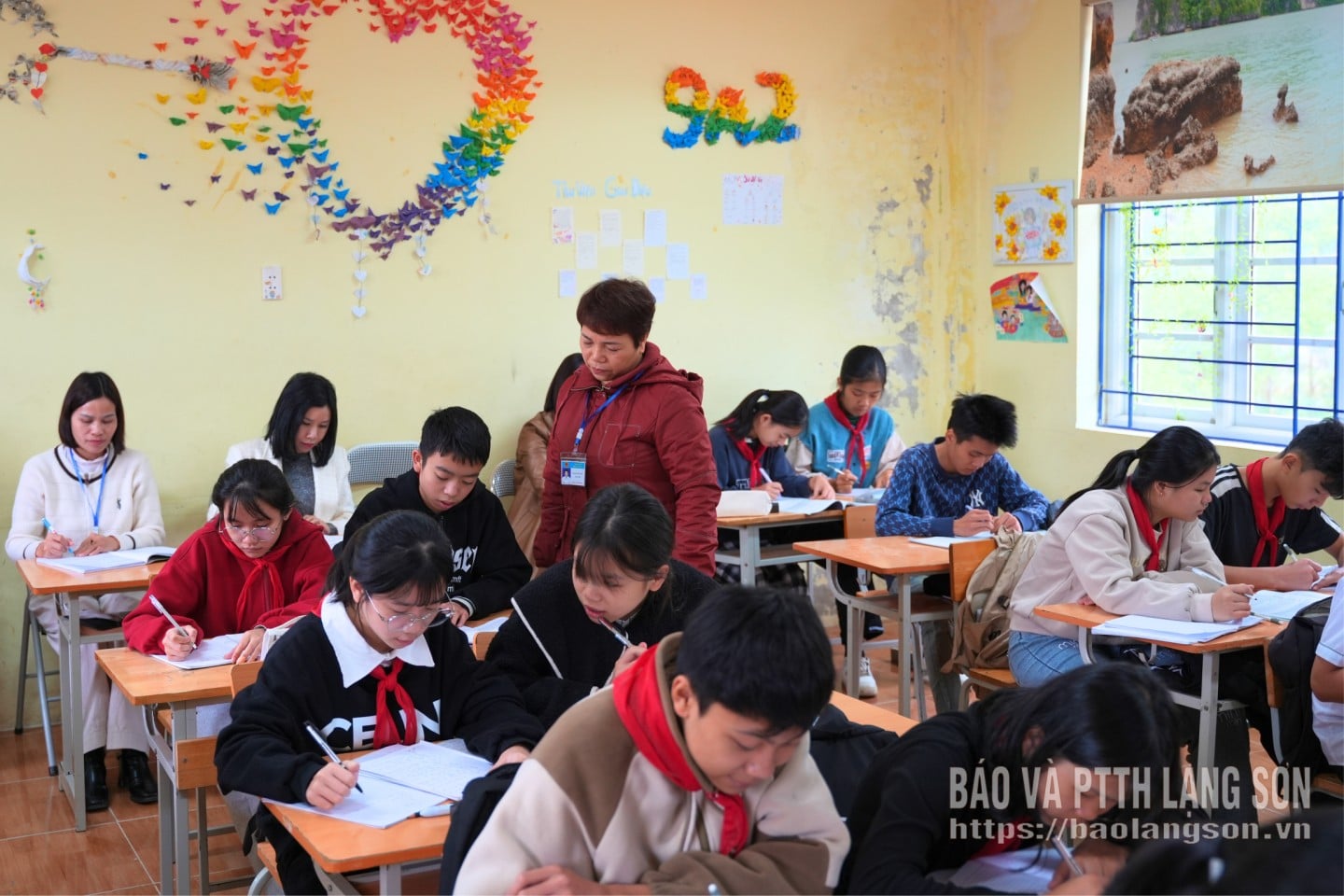 Diem He İlkokulu ve Ortaokulu'nda Edebiyat 10. sınıf giriş sınavı için değerlendirme oturumu