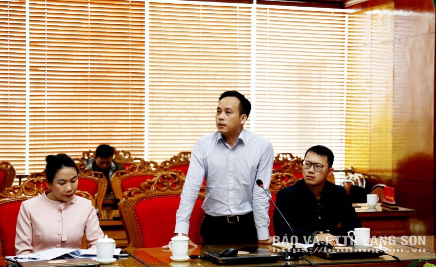 Pelabur projek yang sedang dilaksanakan di daerah lama Huu Lung menunjukkan kesukaran dan halangan yang menjejaskan kemajuan projek.