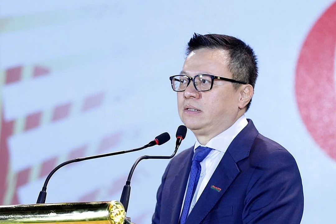 Chủ tịch Hội Nhà báo Việt Nam Lê Quốc Minh phát biểu tại lễ kỷ niệm 80 năm thành lập Báo Nông nghiệp và Môi trường tối 4/12. Ảnh: Khương Trung.