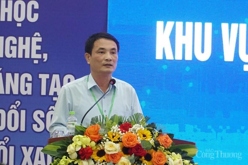 Dl. Duong Minh Duc - Directorul Departamentului de Industrie și Comerț al provinciei Gia Lai a vorbit la conferință.