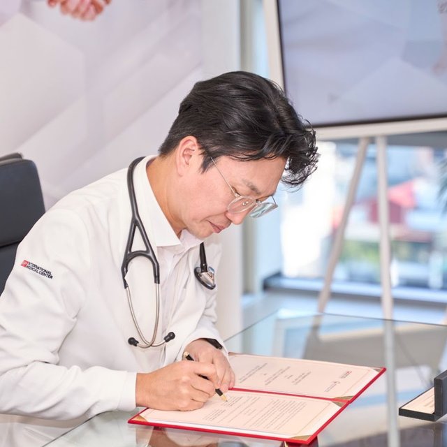 Phòng khám Đa khoa Quốc Tế H PLUS và Bệnh viện Đại học Y Hà Nội ký kết hợp tác chiến lược trong chuyên môn y tế- Ảnh 2.