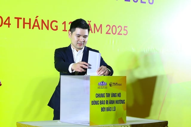 HLV Harry Kewell cùng Văn Quyết, Hùng Dũng quyên góp hỗ trợ đồng bào vùng lũ- Ảnh 4.