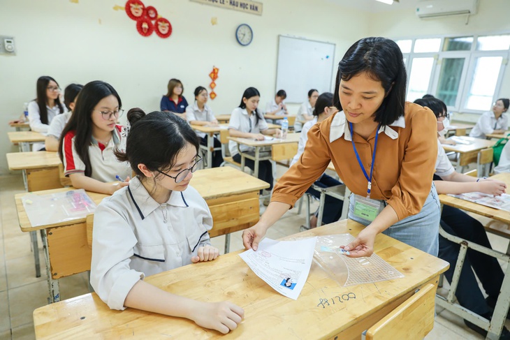 Bộ Giáo dục và Đào tạo tiếp tục điều chỉnh quy định dạy thêm, học thêm - Ảnh 1.