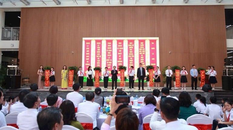 أطلقت وزارة التعليم والتدريب في هانوي أسبوع التعلم مدى الحياة لعام 2024. (الصورة: كوينه نجوين)