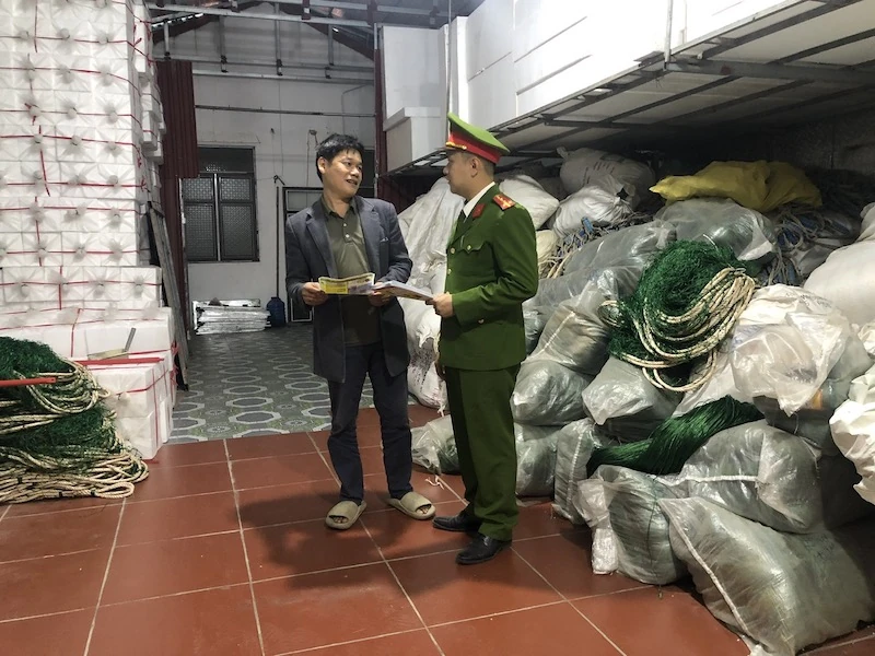 ການຝຶກອົບຮົມແລະການໂຄສະນາສໍາລັບເຈົ້າຂອງເຮືອແລະປະຊາຊົນກ່ຽວກັບການປ້ອງກັນແລະການຕໍ່ສູ້ໄຟ