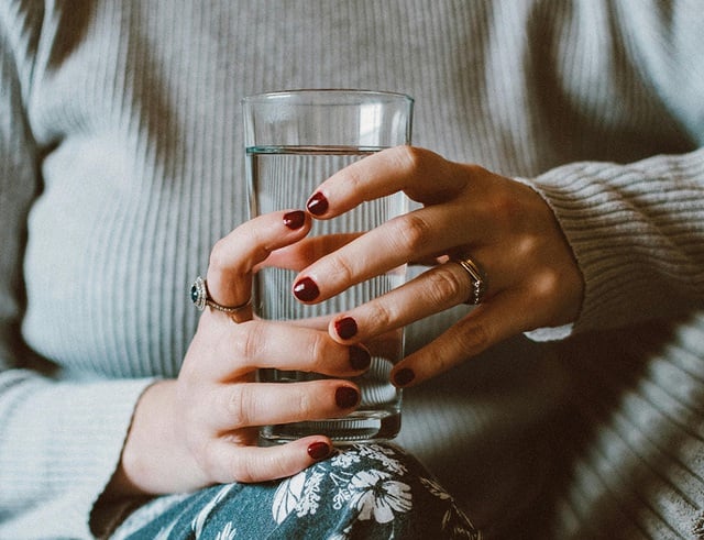 អត្ថប្រយោជន៍ដ៏អស្ចារ្យនៃការផឹកទឹកក្តៅជារៀងរាល់ថ្ងៃ - រូបថត ១. Lợi ích tuyệt vời của việc uống nước ấm mỗi ngày- Ảnh 1.