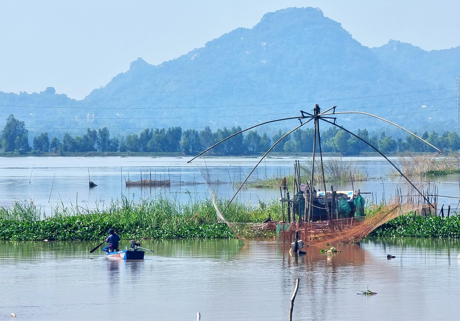 Waiting for the last tide of the season