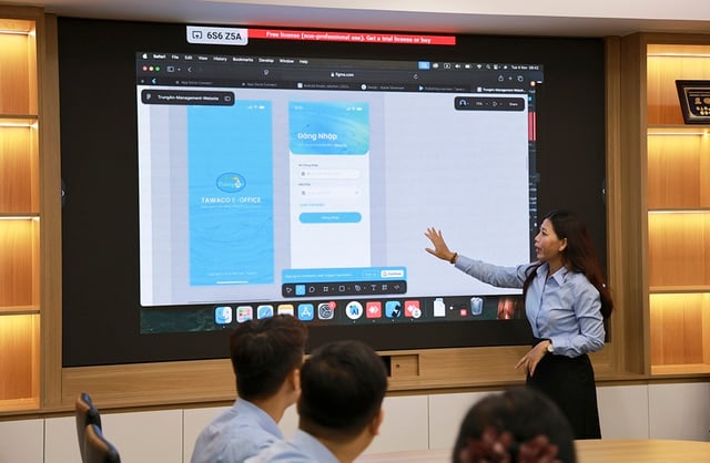 Sra. Duong Thi Ngoc Han e iniciativas de emulação patriótica na transformação digital - Foto 2. Chị Dương Thị Ngọc Hân và những sáng kiến thi đua yêu nước trong chuyển đổi số - Ảnh 2.