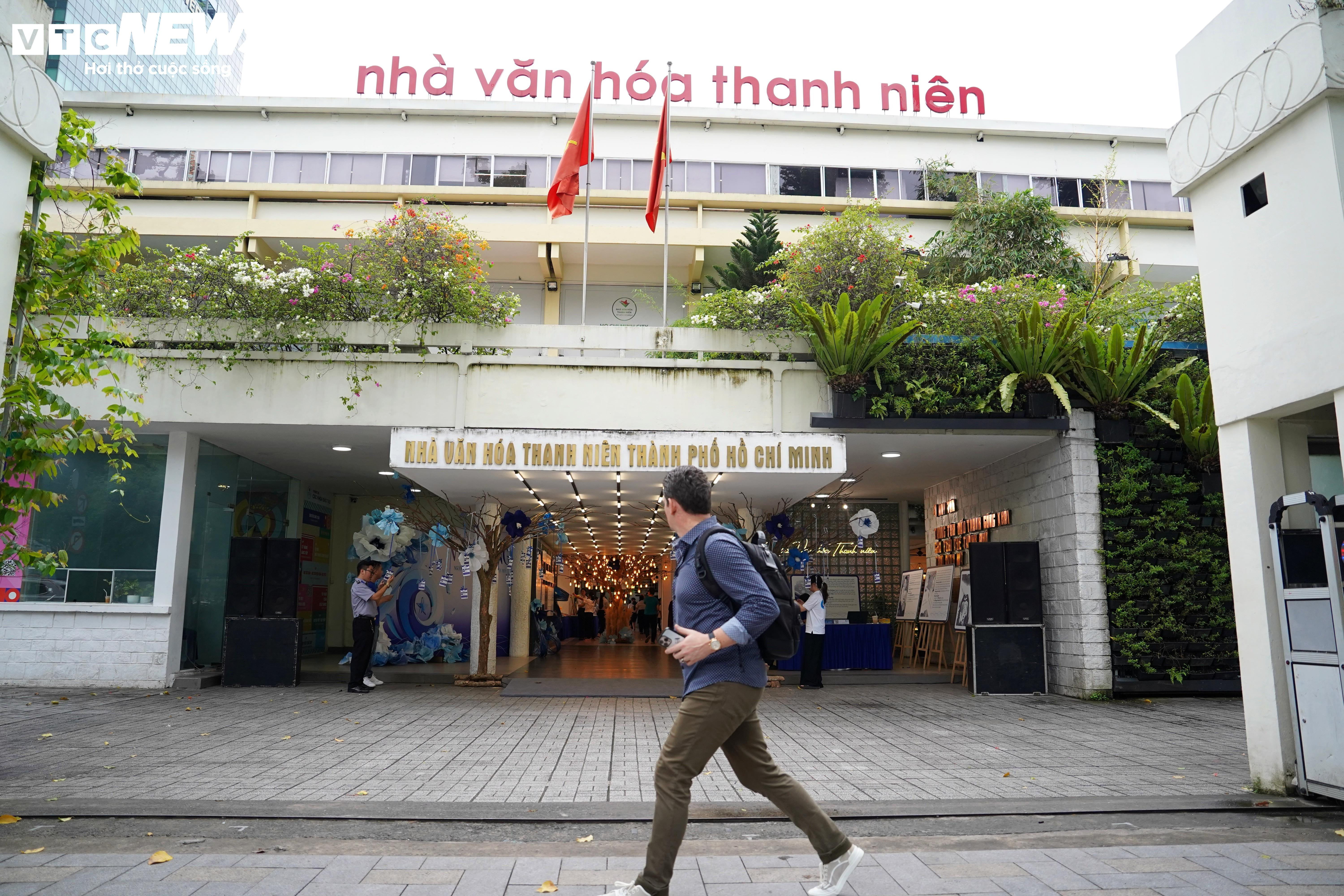 ພາບບັນຍາກາດການກໍ່ສ້າງເຮືອນວັດທະນະທຳຊາວໜຸ່ມ 25 ຊັ້ນ ຢູ່ໃຈກາງນະຄອນໂຮ່ຈິມິນ - 3