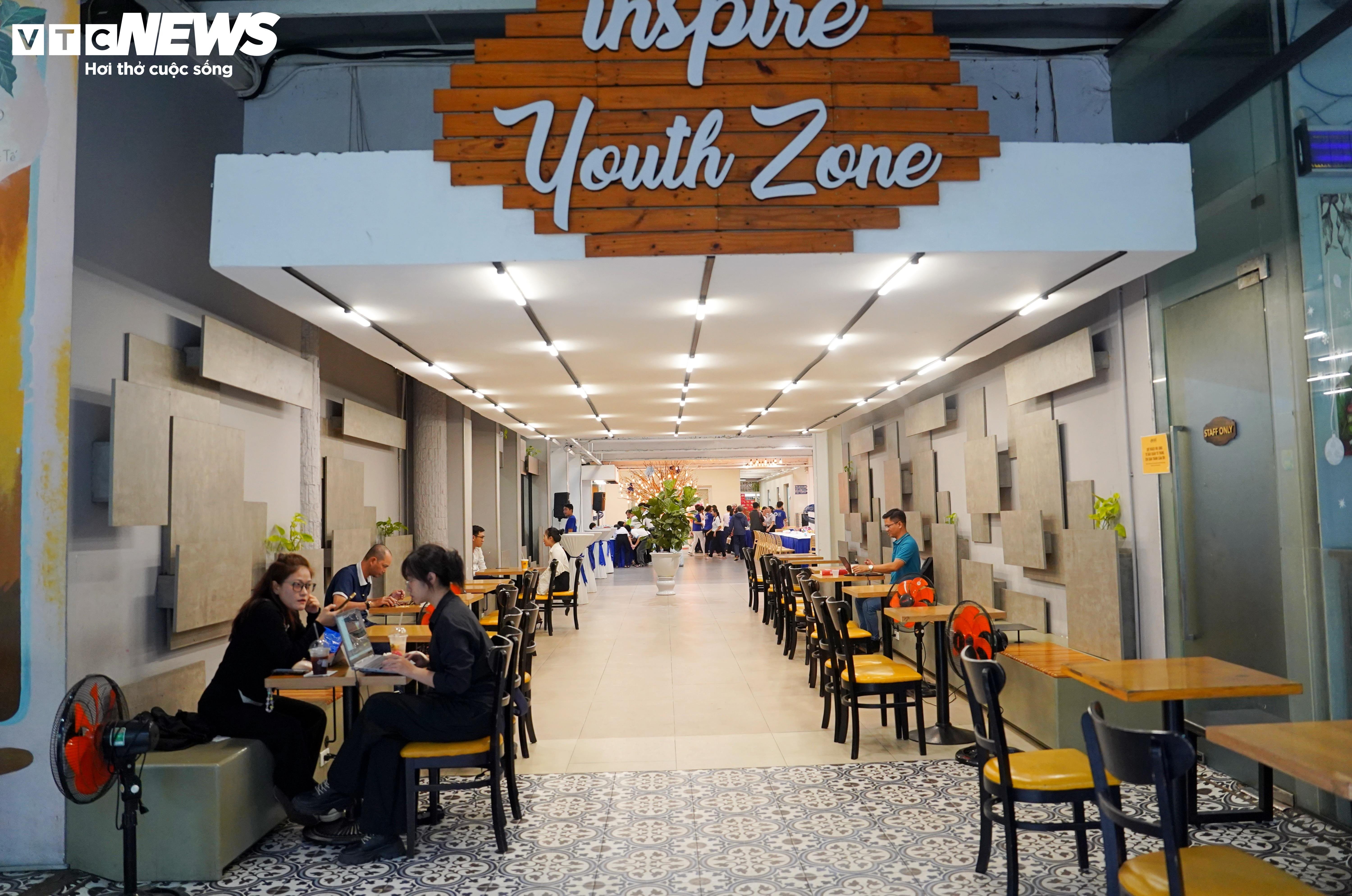 ພາບບັນຍາກາດການກໍ່ສ້າງເຮືອນວັດທະນະທຳໄວໜຸ່ມ 25 ຊັ້ນ ຢູ່ໃຈກາງນະຄອນໂຮ່ຈີມິນ - 6