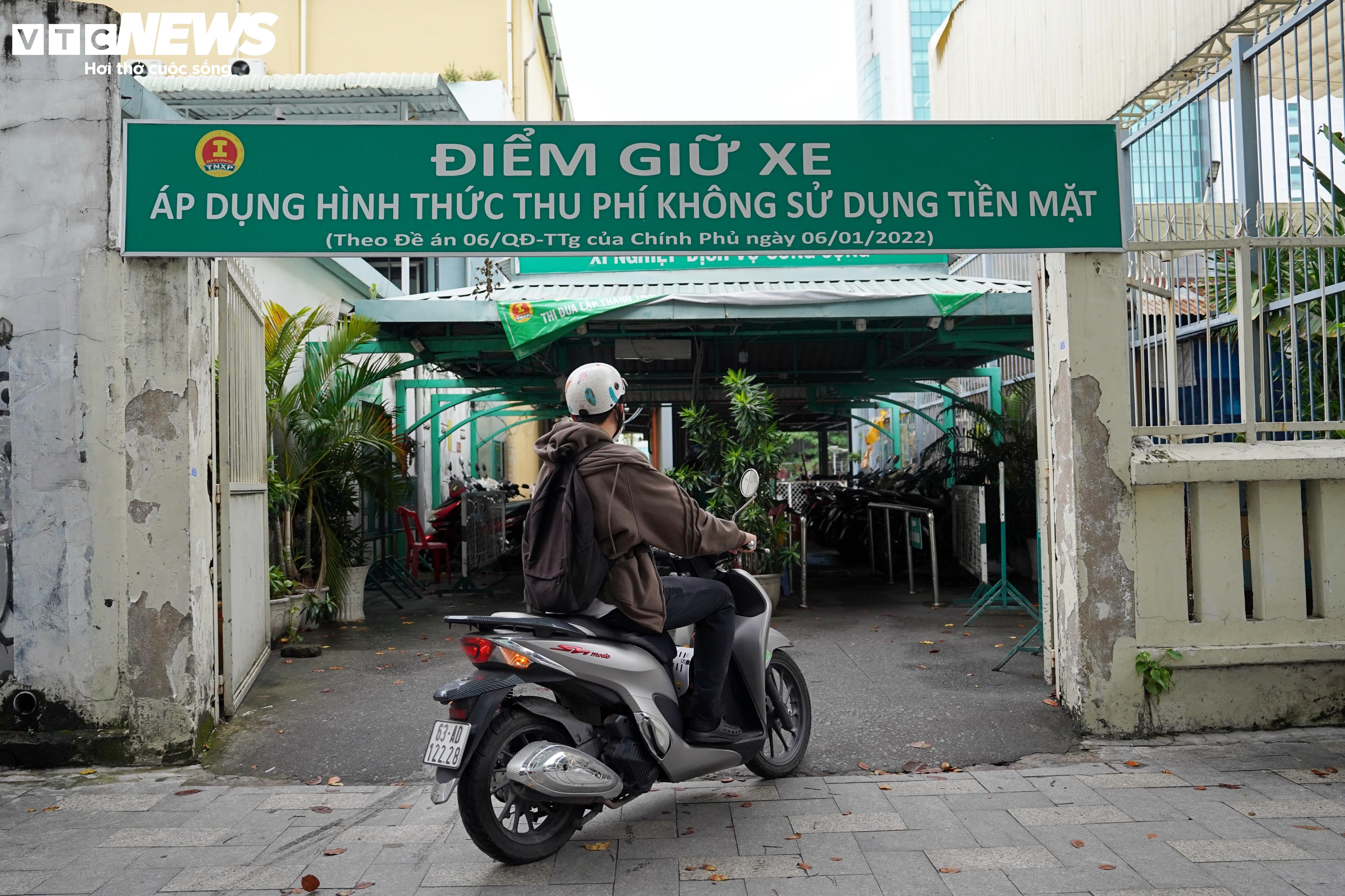 ພາບບັນຍາກາດການກໍ່ສ້າງເຮືອນວັດທະນະທຳຊາວໜຸ່ມ 25 ຊັ້ນ ຢູ່ໃຈກາງນະຄອນໂຮ່ຈີມິນ - 8