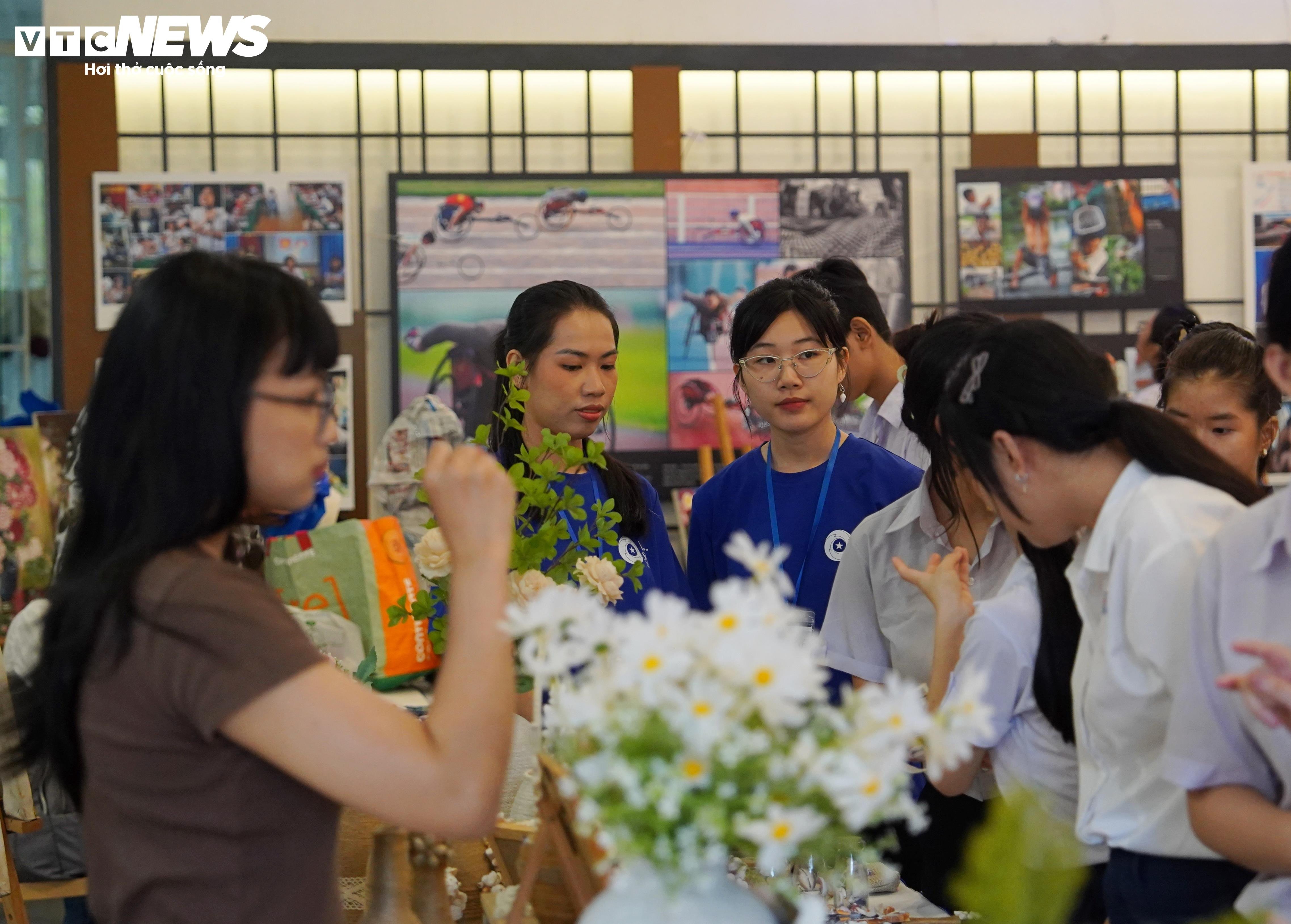 ພາບບັນຍາກາດການກໍ່ສ້າງເຮືອນວັດທະນະທຳຊາວໜຸ່ມ 25 ຊັ້ນ ຢູ່ໃຈກາງນະຄອນໂຮ່ຈິມິນ - 9