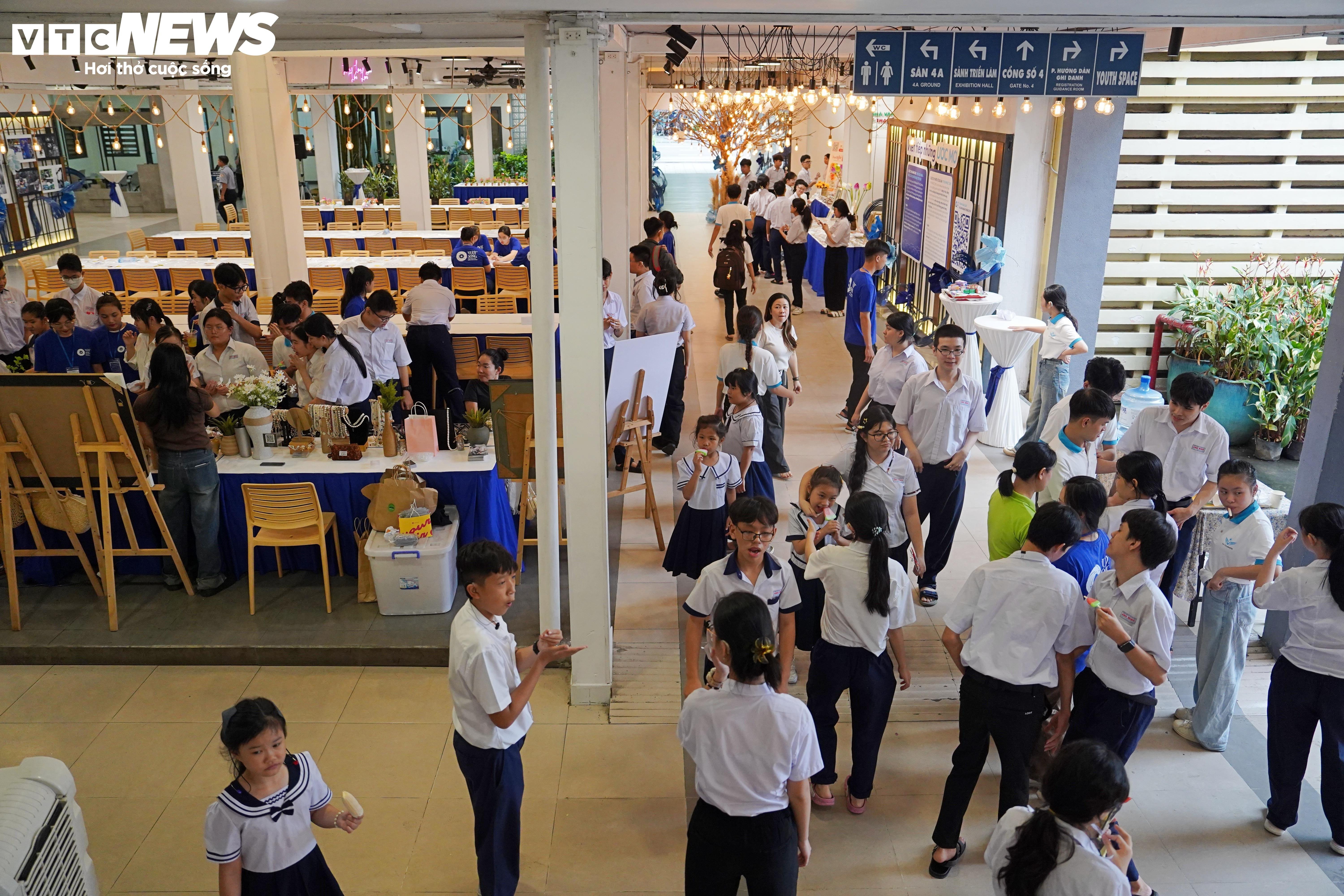 ພາບບັນຍາກາດການກໍ່ສ້າງເຮືອນວັດທະນະທຳຊາວໜຸ່ມ 25 ຊັ້ນ ຢູ່ໃຈກາງນະຄອນໂຮ່ຈິມິນ - 11