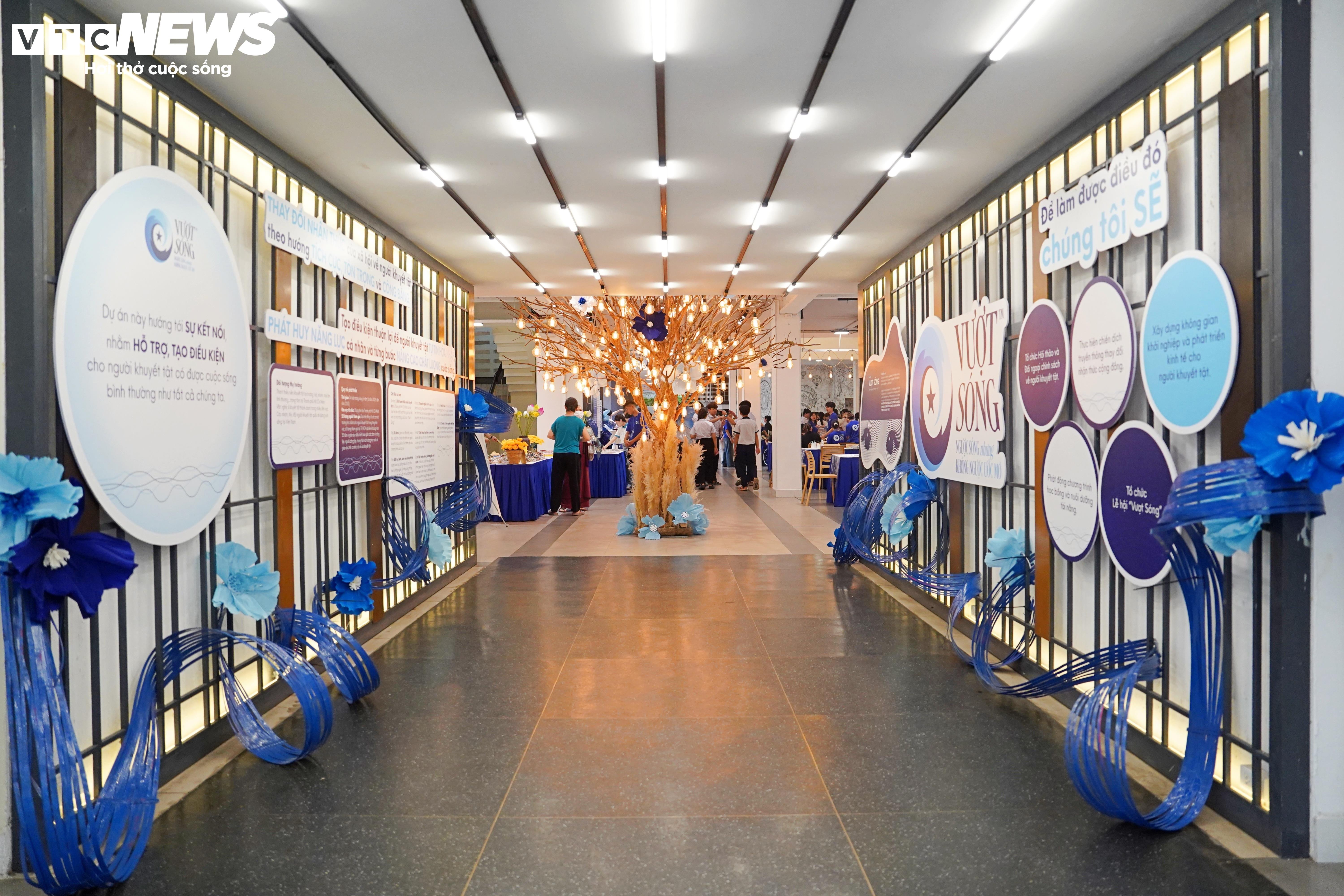 ພາບບັນຍາກາດການກໍ່ສ້າງເຮືອນວັດທະນະທຳຊາວໜຸ່ມ 25 ຊັ້ນ ຢູ່ໃຈກາງນະຄອນໂຮ່ຈິມິນ - 12