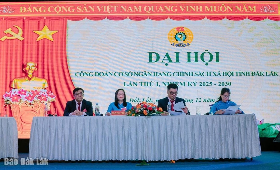 Az Elnökség vezeti a kongresszust.