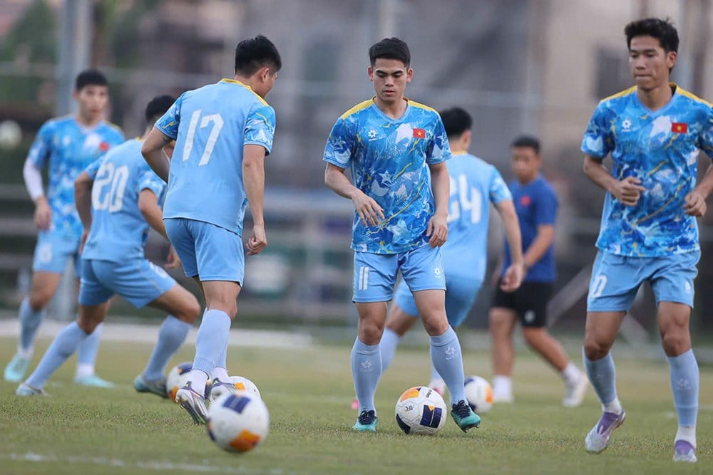 Timnas U22 Vietnam kembali berlatih, bersiap menghadapi laga melawan Malaysia U22 - foto 1