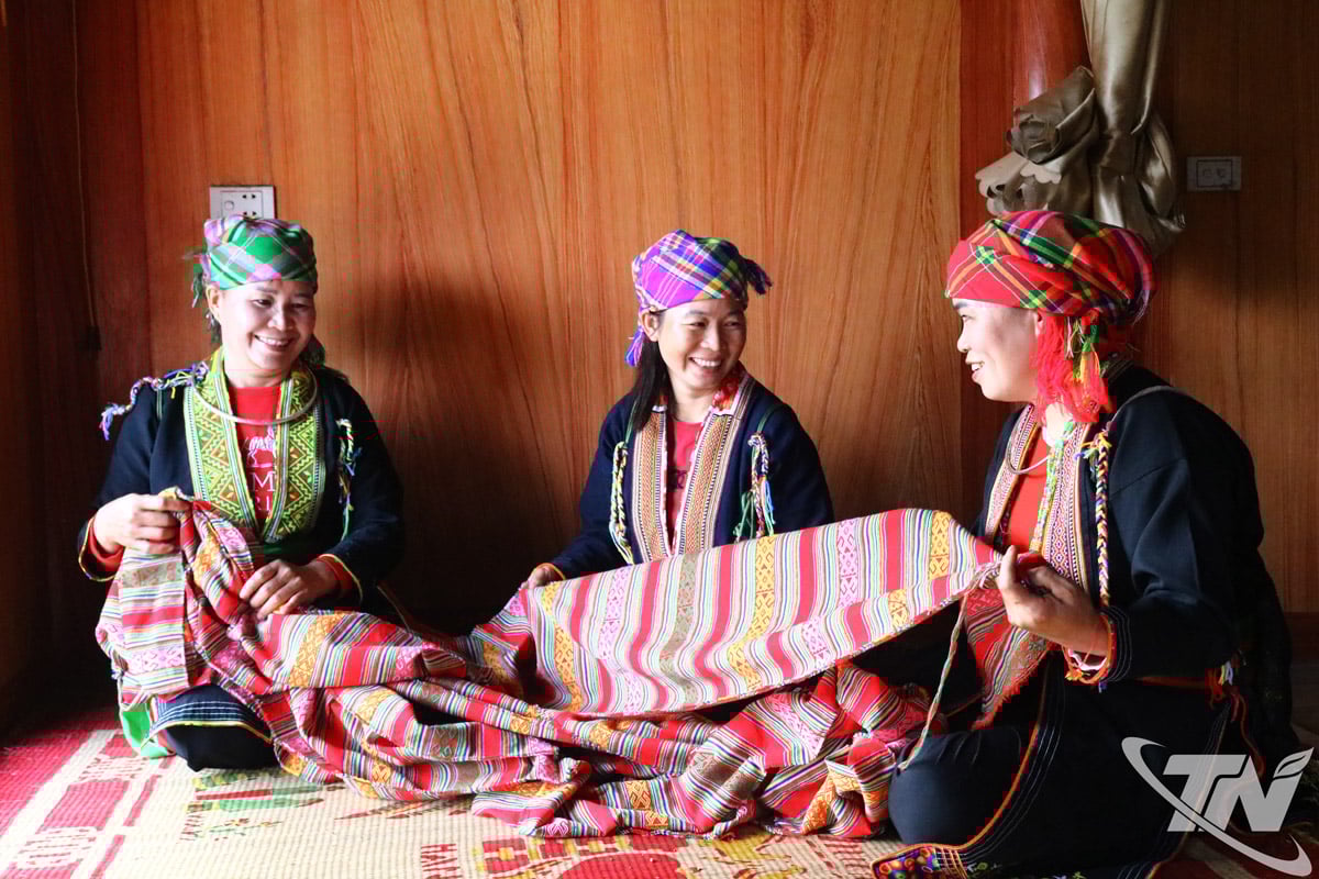 بروکیڈ ویونگ - نسلی اقلیتوں کی ثقافتی شناخت میں سے ایک۔