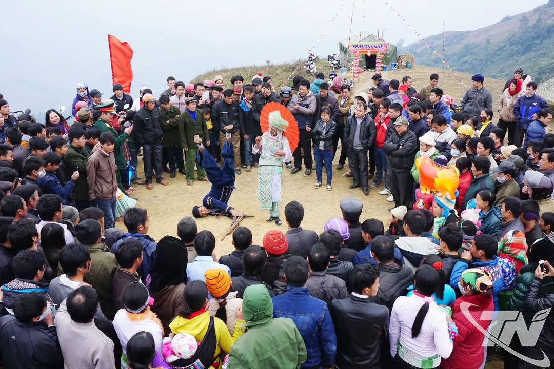 پین پائپ ڈانس - مونگ نسلی گروہ کی ایک منفرد ثقافتی خصوصیت۔