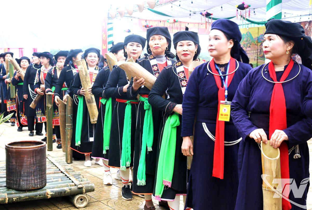 ابتدائی موسم بہار میں پانی لانے کا رواج، تھائی نگوین میں نسلی گروہوں کی ایک خوبصورت ثقافتی خصوصیت۔