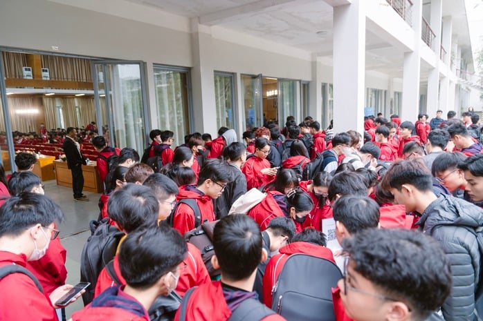 Nhà khoa học hàng đầu thế giới chia sẻ với sinh viên Bách khoa Hà Nội - Ảnh 5.