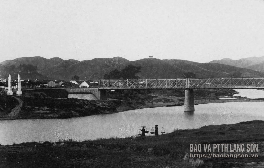 ស្ពានគីកុងនៅដើមសតវត្សរ៍ទី២០ (រូបថត)