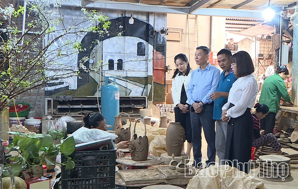 Banca de Stat a Regiunii 4 colaborează cu comuna Binh Nguyen la funcționarea sistemului Fondului de Credit Popular.