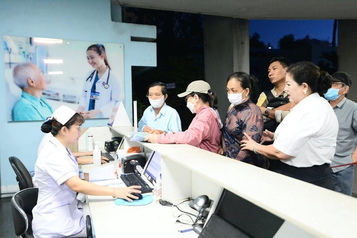 Cách nào cải thiện thu nhập y bác sĩ? - Ảnh 2.