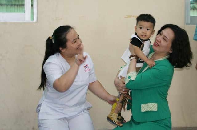 Thứ trưởng Nguyễn Thị Liên Hương: Xoá bỏ rào cản tiếp cận của người khuyết tật, xây dựng môi trường sống nhân ái, không kỳ thị- Ảnh 1.