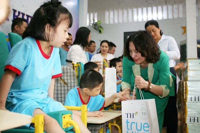 Thứ trưởng Nguyễn Thị Liên Hương: Xoá bỏ rào cản tiếp cận của người khuyết tật, xây dựng môi trường sống nhân ái, không kỳ thị- Ảnh 2.