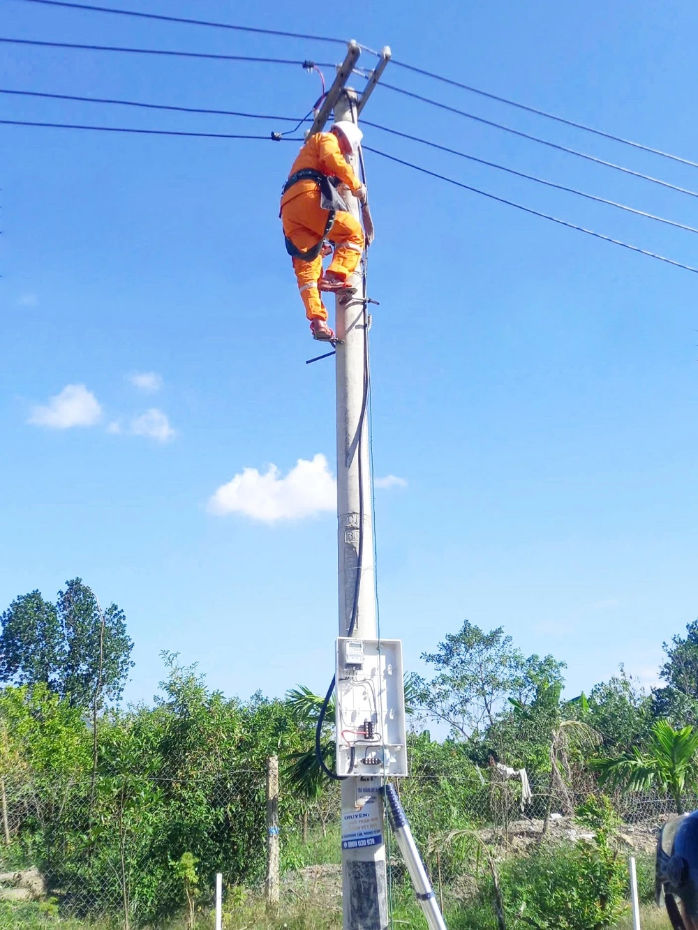 Regionální tým pro správu energie v Hoang Hoa dokončí měřicí systém a zrekonstruuje elektrickou síť do konce roku 2025.