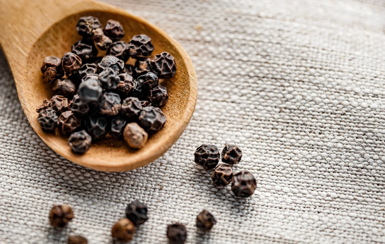 काली मिर्च की आज की कीमत 5 दिसंबर, 2025: 150,000 VND/किग्रा के स्तर को पुनः स्थापित करने के लिए वृद्धि की गई