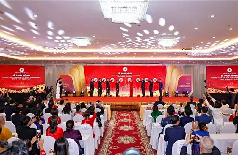 Делегаты провели церемонию запуска Движения патриотического соревнования на период 2025–2030 гг. Các đại biểu thực hiện nghi thức phát động Phong trào Thi đua yêu nước giai đoạn 2025 - 2030.