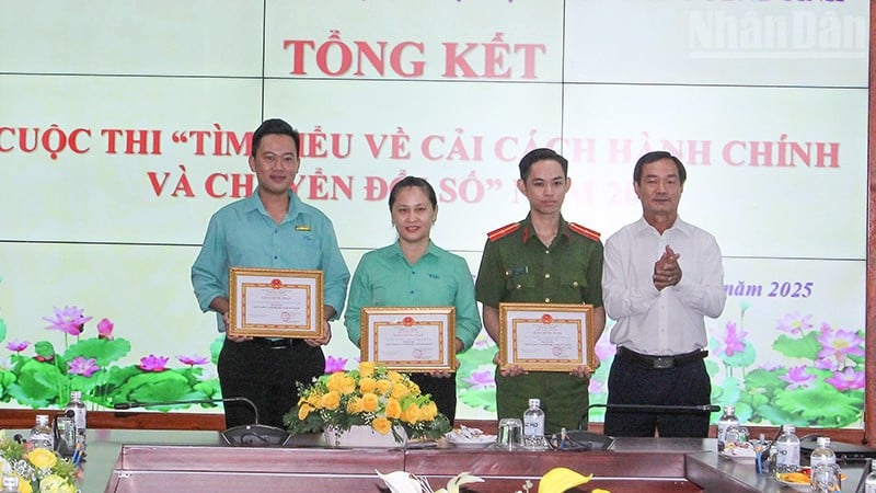 Організаційний комітет нагородив індивідуальними призами.